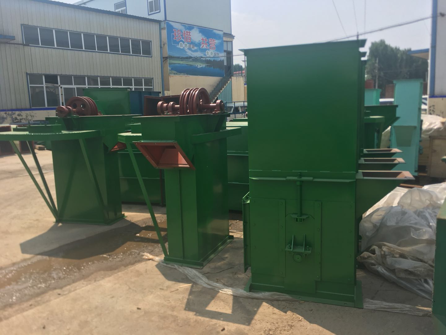 環鏈斗式提升機出廠圖