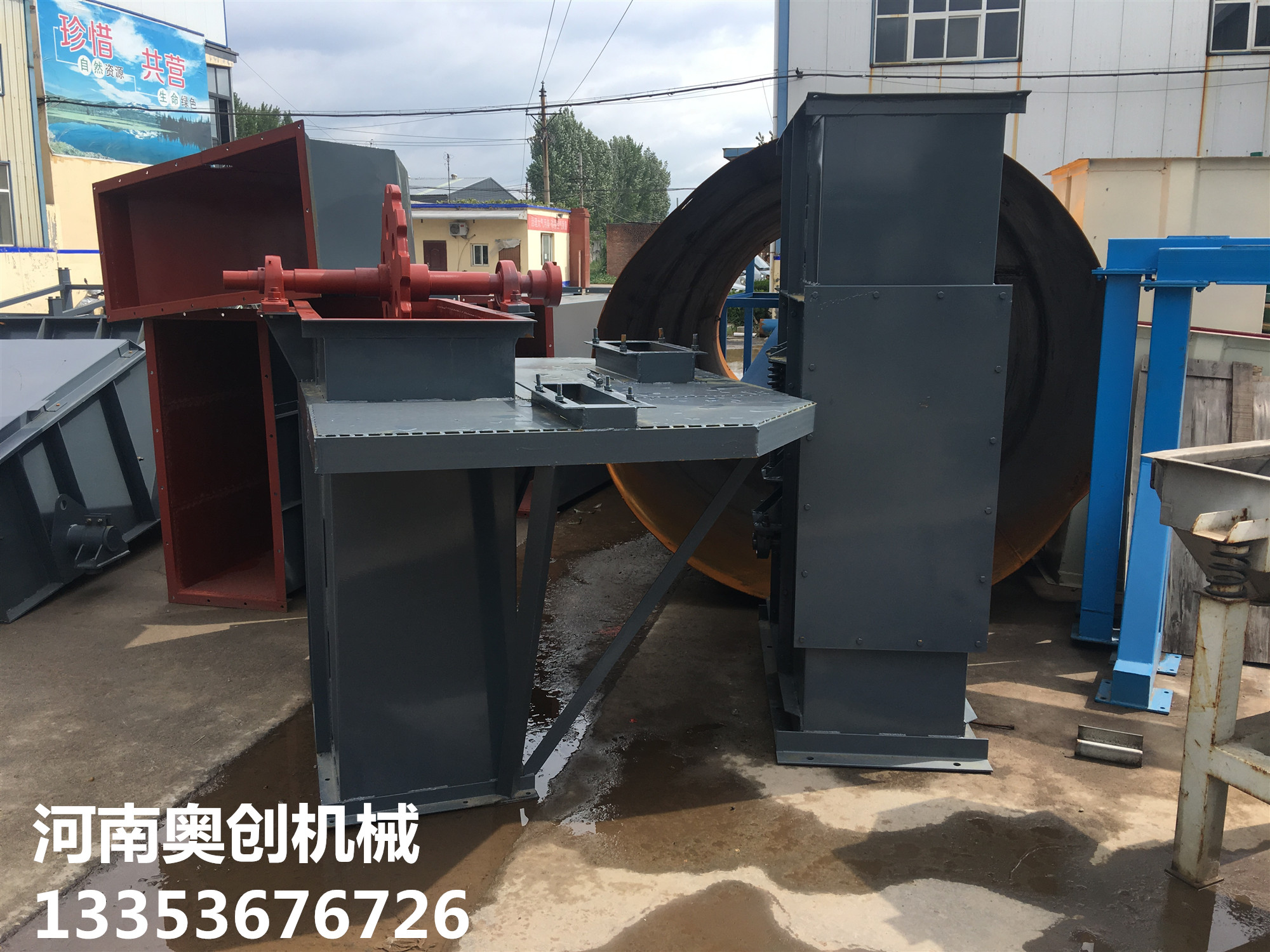 斗式提升機廠家生產(chǎn)現(xiàn)場展示