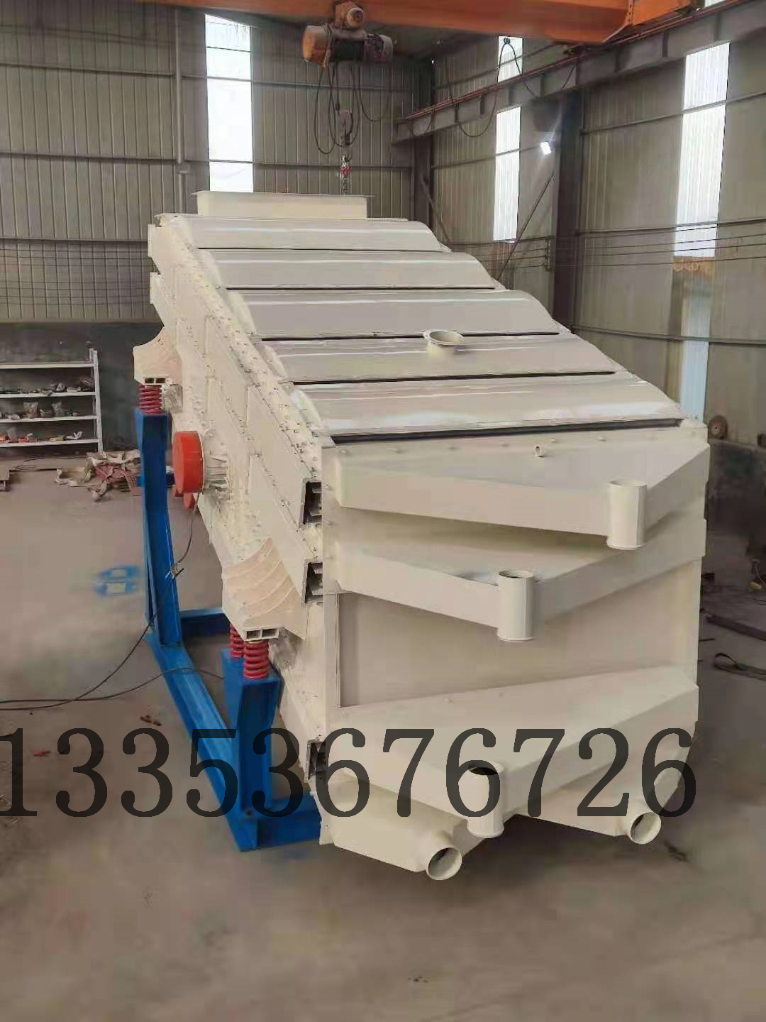  對(duì)細(xì)、粘、濕等難篩分物料有效篩分，解決了普通篩在細(xì)粒篩分過程中遇到的問題，而且能夠以相對(duì)較小的篩網(wǎng)面積達(dá)到非常高的篩分效率